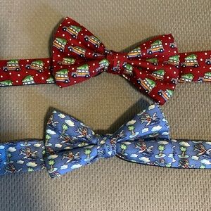 2kids Vineyard Vines Christmas bow ties